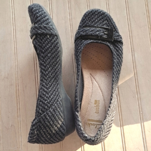 Clarks Soft Cushion Comfort Front Buckle Size 6 Silp-on Flat Causal Tweed Gray - Picture 2 of 7